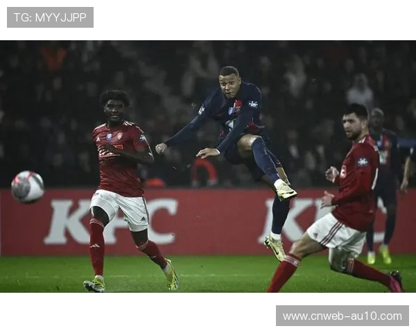 巴黎圣日耳曼伤兵满营，阿什拉夫缺阵影响右路攻防